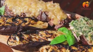 Копченая свиная шея с баклажанами на мангале "VITTO"