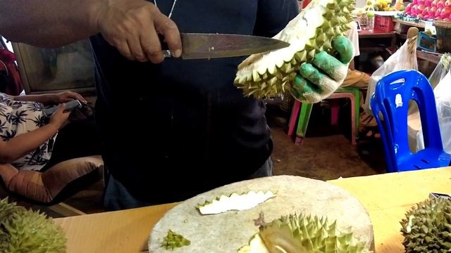 Thai Durian in Suburban Market - How To Choose A Good Durian смотреть онлайн