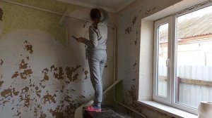 ЖИЗНЬ В СТАНИЦЕ./ ПОДГОТОВКА СТЕН К ПОКЛЕЙКЕ ОБОЕВ.