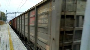 Тепловозы ЧМЭ3Э-6232 + ЧМЭ3-4129 с грузовым поездом + микроавтобусы ГАЗель-Некст!