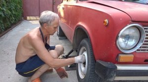 Замена верхних шаровых опор в автомобиле ВАЗ 21011  ( 2101 - 2107)
