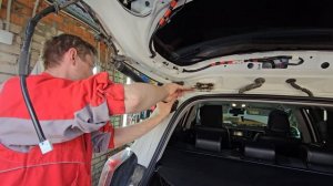 Рав4 40 16г.в. 175000км. Замена электрических амортизаторов пятой двери на механические.