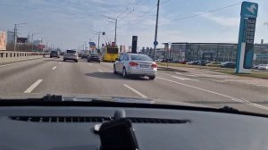 Как безопасно выполнять перестроение на машине