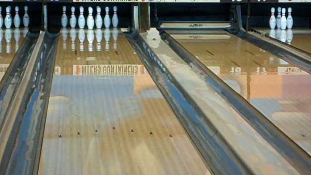 900 GLOBAL & AMF BOWLING BALLS IN ACTION