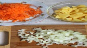 Детский  суп с зелёным горошком и яйцом