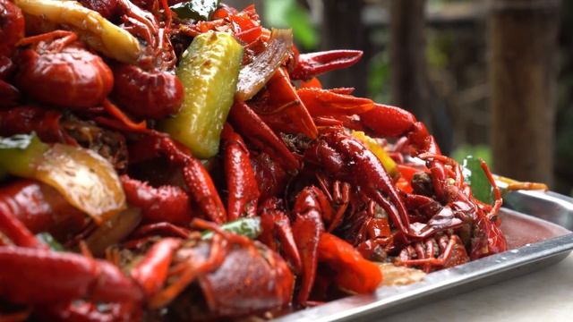 5斤龍蝦，老弟做“麻辣小龍蝦”，兄妹仨人吃龍蝦喝啤酒，太過癮了~【鐵鍋視頻】 смотреть онлайн