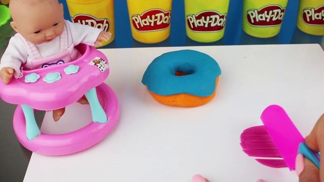 Лепим с Малышкой Машенькой Пончик из плей до для деток