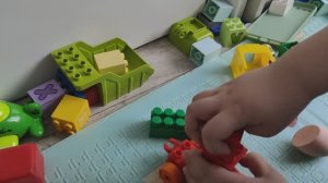 играем в кубики и конструктор лего
