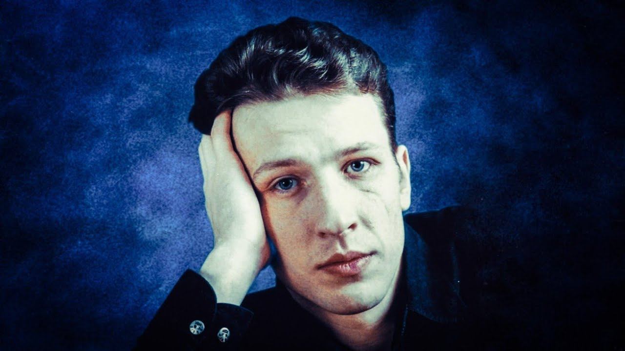 Борис Рыжий "Во всём, во всём я, право, виноват..." Читает Павел Морозов смотреть онлайн