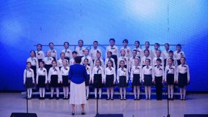 "Победная весна 45-го", музыка и слова Татьяны Ананьиной. Поёт Младший хор. хормейстер Луценко Н.Г.