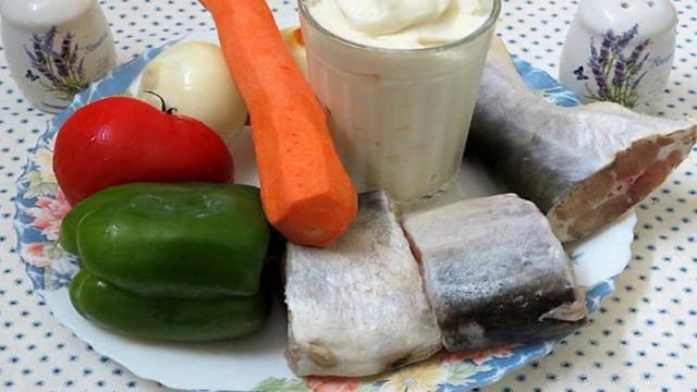 Тунец с овощами, под соусом бешамель