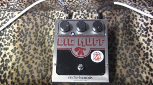 Alchemy Audio Big Muff Pi mod with Dead Bat & AA mods fuzz pedal demo