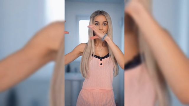 Сексуальная блондинка