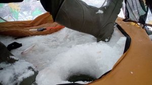 В палатке. Ловлю чебака.