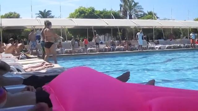 Crystal Admiral Resort : Club Dance смотреть онлайн