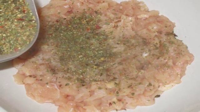 Рубленные котлеты из куриной грудки с аджикой