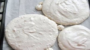 Торт из безе с арахисом