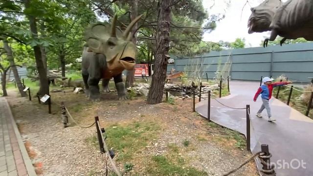 В парке динозавров(Геленджик) смотреть онлайн