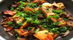 Курица с грибами в томатном соусе