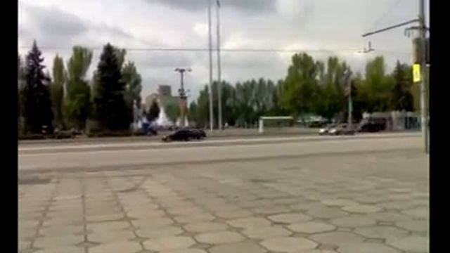 Белые одуванчики на пл.Октябрьской в Запорожье(03052008) смотреть онлайн