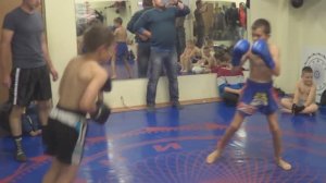 БОКС ДЕТИ КРАСИВЫЙ МОЩНЫЙ БОЙ БЕЗ ШЛЕМА.