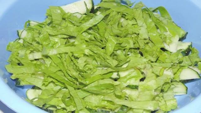 Салат из огурцов с базиликом