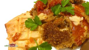 Кальмары, запеченные с помидорами в духовке