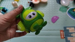 играем в детский самолетик для малышей