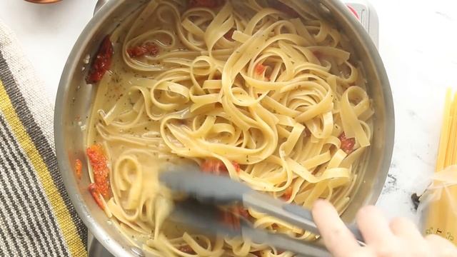 One Pot Creamy Sun Dried Tomato Pasta смотреть онлайн