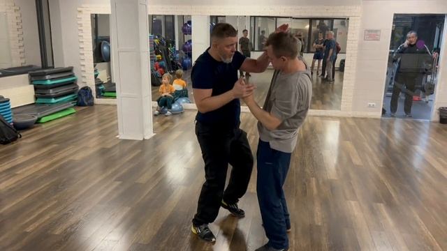 "Подстройка к движению": упражнение "липкие руки" смотреть онлайн