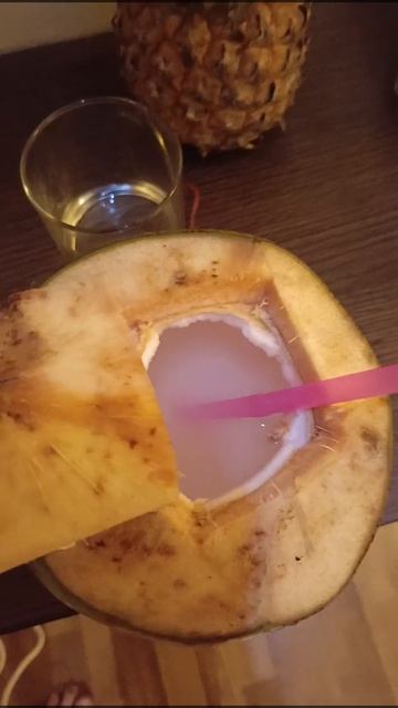 Пью сок Кокоса. Пхукет. Таиланд.