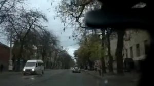 Одесса. Прикольная бабулька на пешеходном переходе.