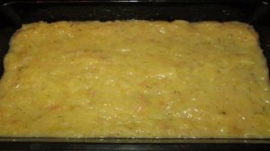 Запеканка с картофелем, сосисками и помидорами