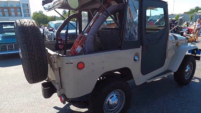 Aston Martin V8 Vantage Meet Up at Cars and Coffee | Vlog 563 смотреть онлайн