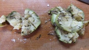 Салат с жаренным кабачком и помидором