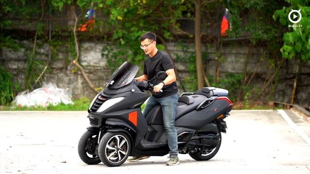 PEUGEOT Metropolis 400 法式三輪車試駕 - 前懸吊鎖定/電子手煞車示範 @ Mobile01 смотреть онлайн