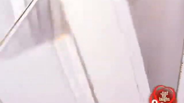 Broken Toilet Stall смотреть онлайн