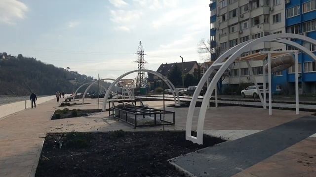 Набережная реки Псезуапсе. Лазаревское Сочи. Улица Малышева.Цветет Суланжа. Японская айва. Март 202 смотреть онлайн