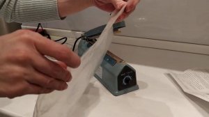 импульсный запайщик PFS-200 тестируем на пакете