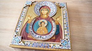 Уникальные оклады. Подарки для Патриарха и Папы Римского