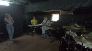 везде свои искала тебя