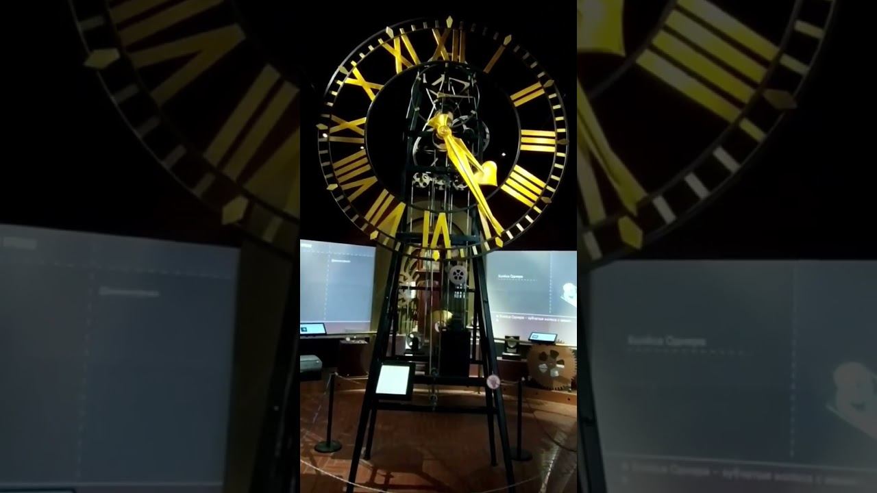 Башенные часы-скелетоны в музее науки и техники на территории Петропавловской крепости