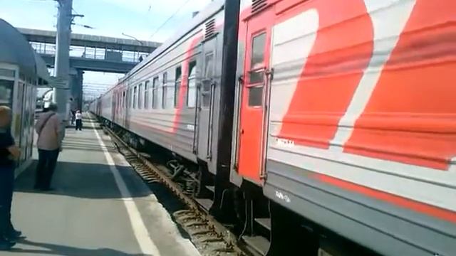 Прибытие ЧС2К-758 с поездом №392У Москва — Челябинск, на вокзал Челябинск-Главный