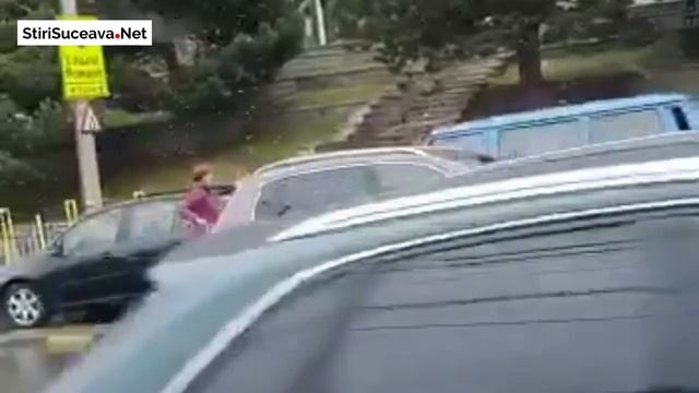 Accident cu patru mașini, lângă Lidl Obcini смотреть онлайн