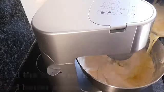 Tasty sponge cake. Delicious sheet sponge cake with fresh cream and sprinkles 💝 by Zuraida Mohamed. смотреть онлайн