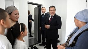 Садыр Жапаров открыл новый жилой комплекс в Бишкеке по государственной ипотечной программе