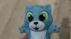играем в резинового котика для малышей