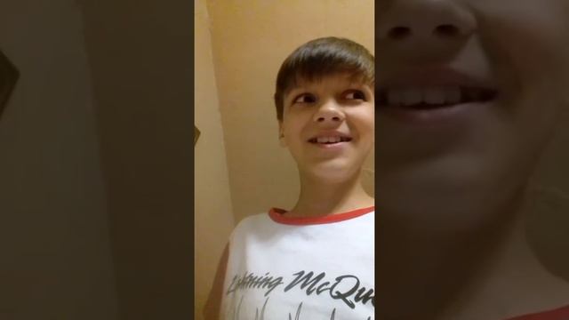 Пранк над другом положил соль в чай!!! смотреть онлайн