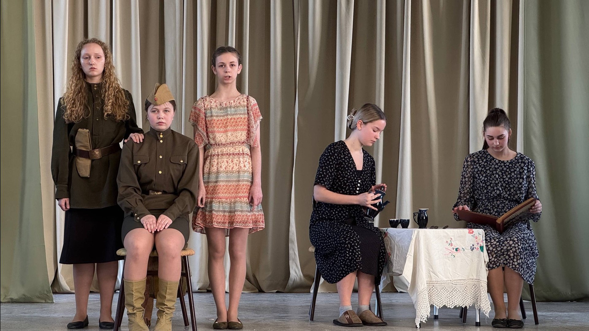 У ВОЙНЫ НЕ ЖЕНСКОЕ ЛИЦО смотреть онлайн