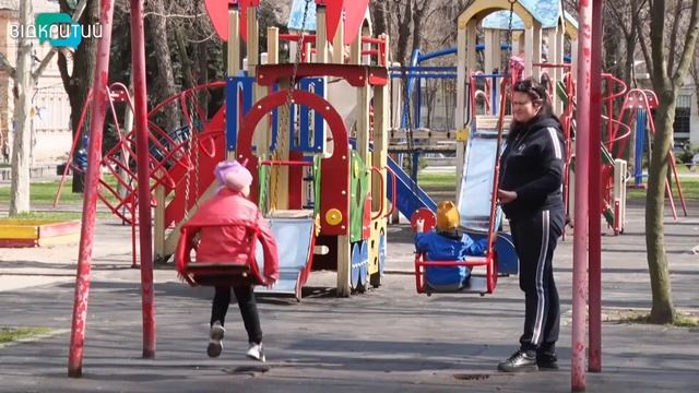 Чоловікам дозволили офіційно йти у декрет смотреть онлайн